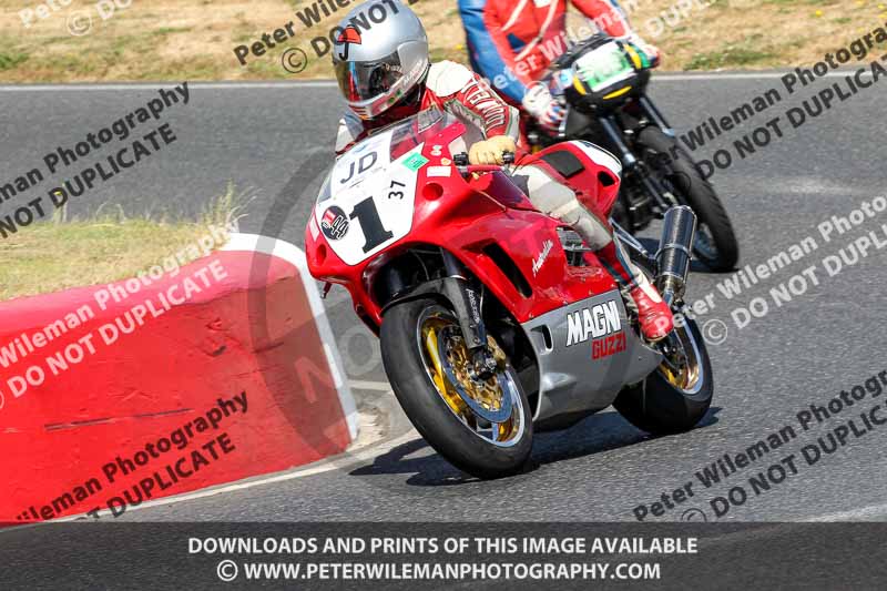 Vintage motorcycle club;eventdigitalimages;mallory park;mallory park trackday photographs;no limits trackdays;peter wileman photography;trackday digital images;trackday photos;vmcc festival 1000 bikes photographs