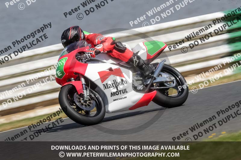 Vintage motorcycle club;eventdigitalimages;mallory park;mallory park trackday photographs;no limits trackdays;peter wileman photography;trackday digital images;trackday photos;vmcc festival 1000 bikes photographs