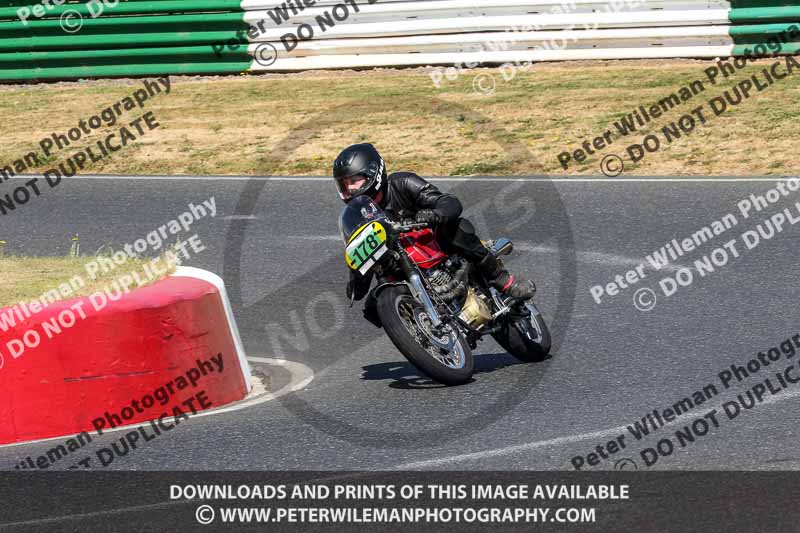 Vintage motorcycle club;eventdigitalimages;mallory park;mallory park trackday photographs;no limits trackdays;peter wileman photography;trackday digital images;trackday photos;vmcc festival 1000 bikes photographs