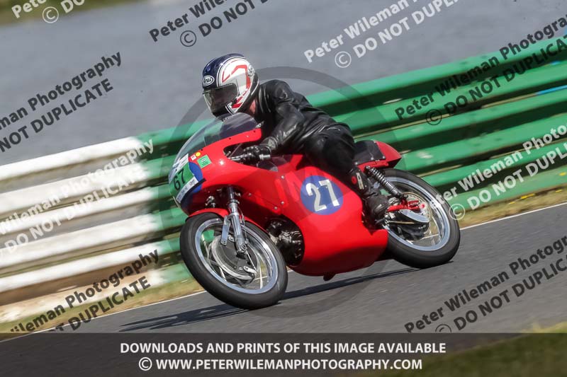 Vintage motorcycle club;eventdigitalimages;mallory park;mallory park trackday photographs;no limits trackdays;peter wileman photography;trackday digital images;trackday photos;vmcc festival 1000 bikes photographs