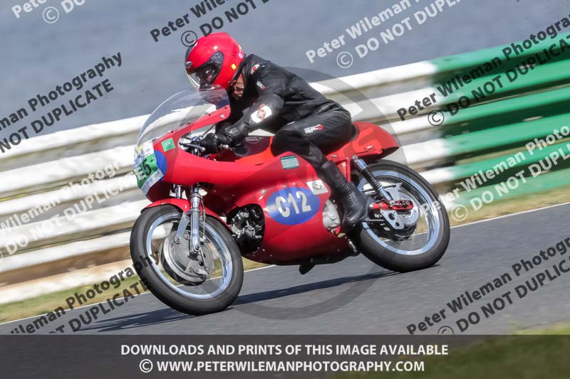 Vintage motorcycle club;eventdigitalimages;mallory park;mallory park trackday photographs;no limits trackdays;peter wileman photography;trackday digital images;trackday photos;vmcc festival 1000 bikes photographs