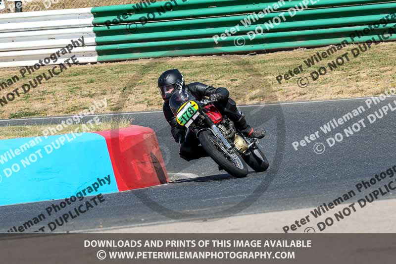Vintage motorcycle club;eventdigitalimages;mallory park;mallory park trackday photographs;no limits trackdays;peter wileman photography;trackday digital images;trackday photos;vmcc festival 1000 bikes photographs