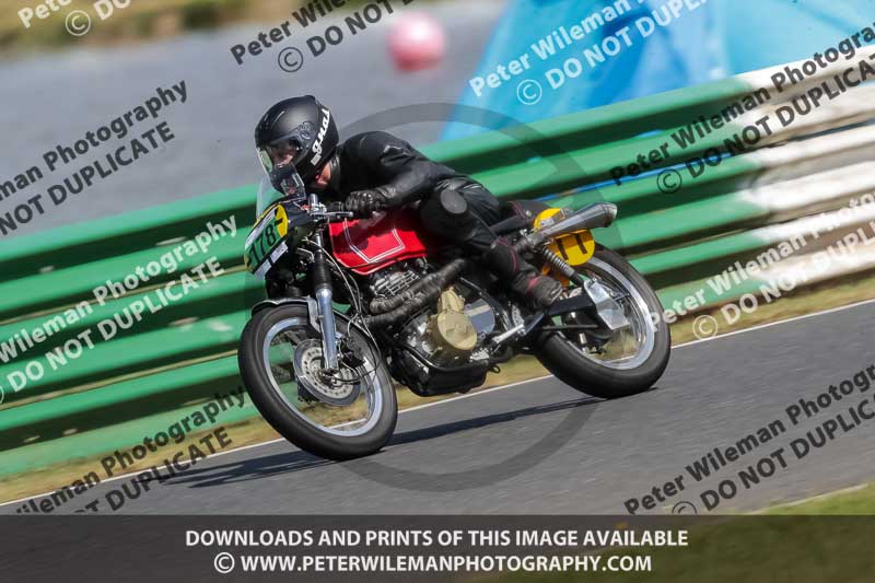 Vintage motorcycle club;eventdigitalimages;mallory park;mallory park trackday photographs;no limits trackdays;peter wileman photography;trackday digital images;trackday photos;vmcc festival 1000 bikes photographs