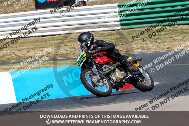 Vintage motorcycle club;eventdigitalimages;mallory park;mallory park trackday photographs;no limits trackdays;peter wileman photography;trackday digital images;trackday photos;vmcc festival 1000 bikes photographs