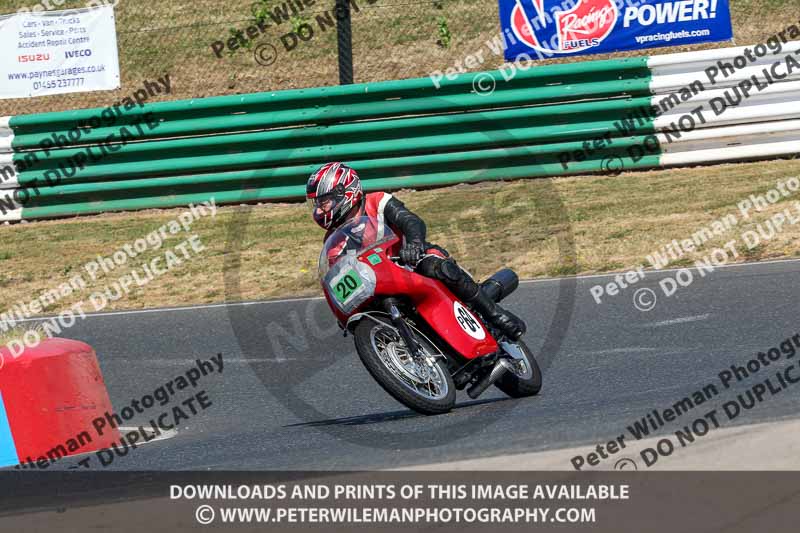 Vintage motorcycle club;eventdigitalimages;mallory park;mallory park trackday photographs;no limits trackdays;peter wileman photography;trackday digital images;trackday photos;vmcc festival 1000 bikes photographs