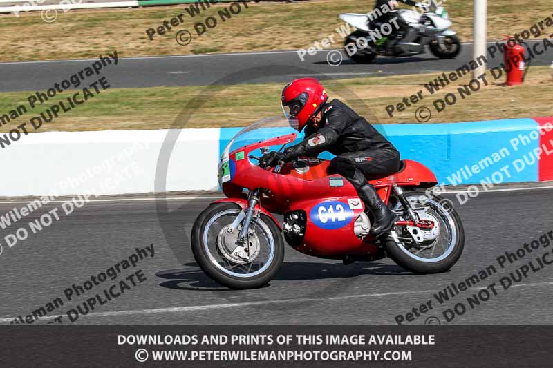 Vintage motorcycle club;eventdigitalimages;mallory park;mallory park trackday photographs;no limits trackdays;peter wileman photography;trackday digital images;trackday photos;vmcc festival 1000 bikes photographs