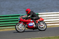 Vintage-motorcycle-club;eventdigitalimages;mallory-park;mallory-park-trackday-photographs;no-limits-trackdays;peter-wileman-photography;trackday-digital-images;trackday-photos;vmcc-festival-1000-bikes-photographs