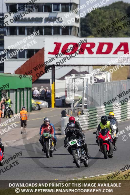 Vintage motorcycle club;eventdigitalimages;mallory park;mallory park trackday photographs;no limits trackdays;peter wileman photography;trackday digital images;trackday photos;vmcc festival 1000 bikes photographs
