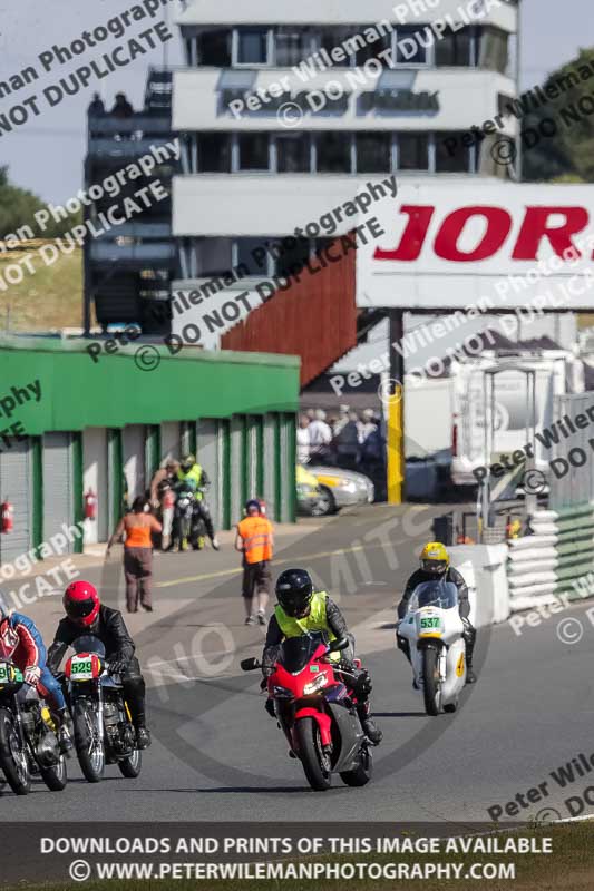 Vintage motorcycle club;eventdigitalimages;mallory park;mallory park trackday photographs;no limits trackdays;peter wileman photography;trackday digital images;trackday photos;vmcc festival 1000 bikes photographs