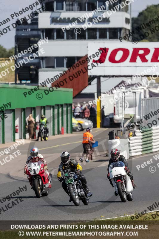 Vintage motorcycle club;eventdigitalimages;mallory park;mallory park trackday photographs;no limits trackdays;peter wileman photography;trackday digital images;trackday photos;vmcc festival 1000 bikes photographs