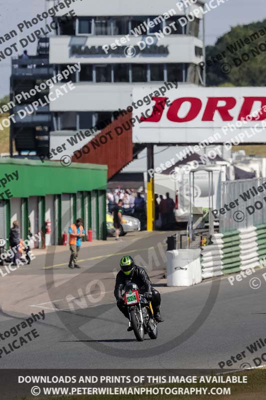 Vintage motorcycle club;eventdigitalimages;mallory park;mallory park trackday photographs;no limits trackdays;peter wileman photography;trackday digital images;trackday photos;vmcc festival 1000 bikes photographs