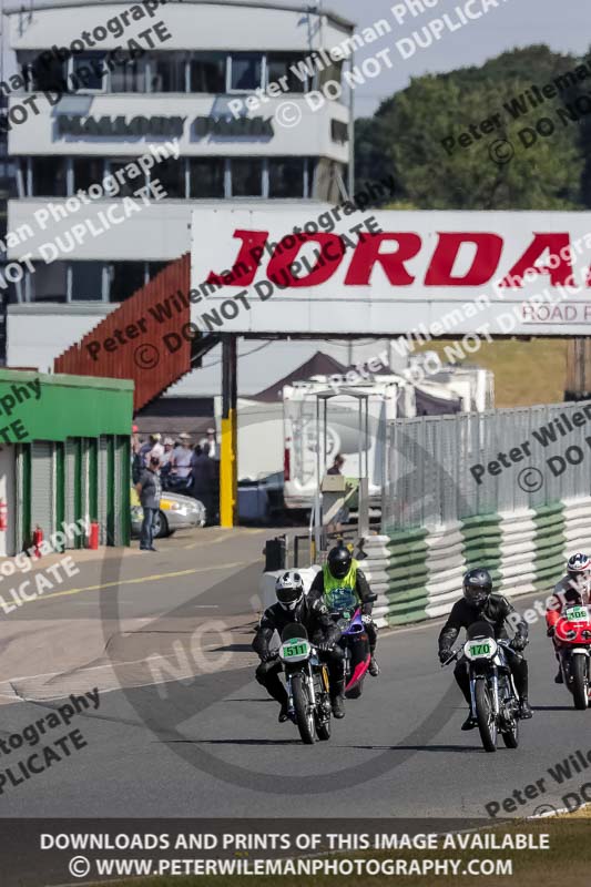 Vintage motorcycle club;eventdigitalimages;mallory park;mallory park trackday photographs;no limits trackdays;peter wileman photography;trackday digital images;trackday photos;vmcc festival 1000 bikes photographs