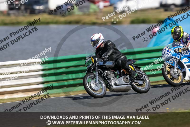 Vintage motorcycle club;eventdigitalimages;mallory park;mallory park trackday photographs;no limits trackdays;peter wileman photography;trackday digital images;trackday photos;vmcc festival 1000 bikes photographs