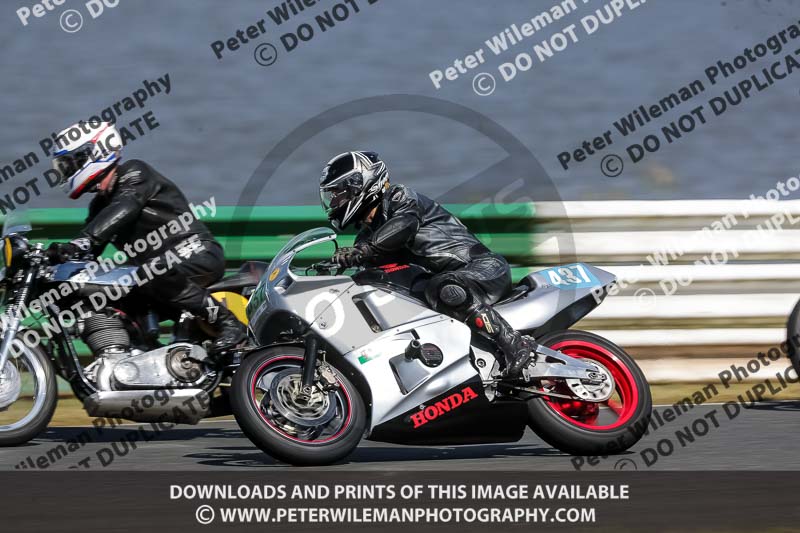 Vintage motorcycle club;eventdigitalimages;mallory park;mallory park trackday photographs;no limits trackdays;peter wileman photography;trackday digital images;trackday photos;vmcc festival 1000 bikes photographs