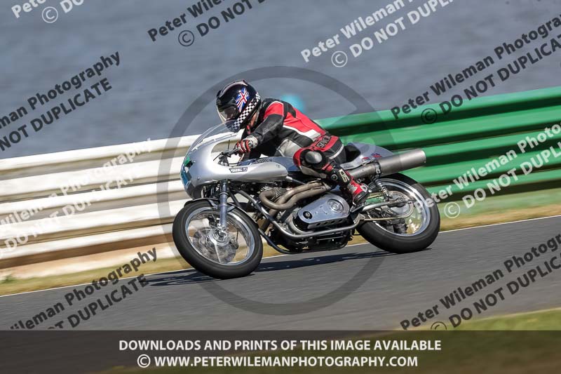 Vintage motorcycle club;eventdigitalimages;mallory park;mallory park trackday photographs;no limits trackdays;peter wileman photography;trackday digital images;trackday photos;vmcc festival 1000 bikes photographs