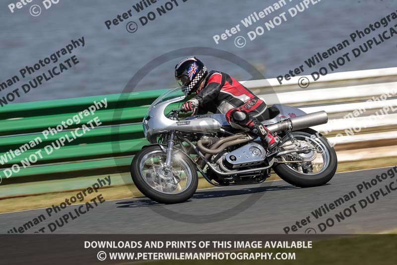 Vintage motorcycle club;eventdigitalimages;mallory park;mallory park trackday photographs;no limits trackdays;peter wileman photography;trackday digital images;trackday photos;vmcc festival 1000 bikes photographs