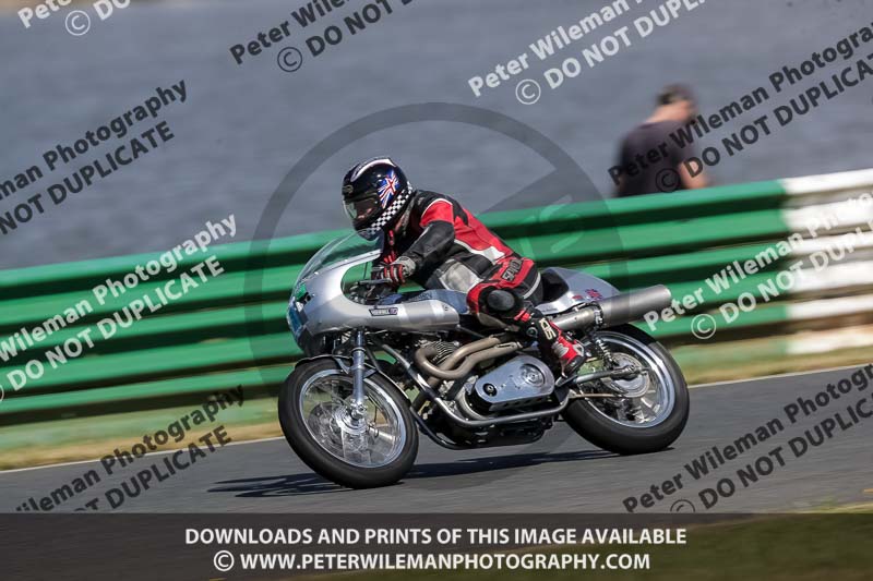 Vintage motorcycle club;eventdigitalimages;mallory park;mallory park trackday photographs;no limits trackdays;peter wileman photography;trackday digital images;trackday photos;vmcc festival 1000 bikes photographs