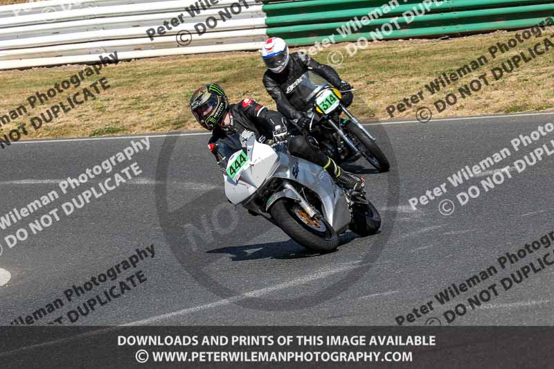 Vintage motorcycle club;eventdigitalimages;mallory park;mallory park trackday photographs;no limits trackdays;peter wileman photography;trackday digital images;trackday photos;vmcc festival 1000 bikes photographs