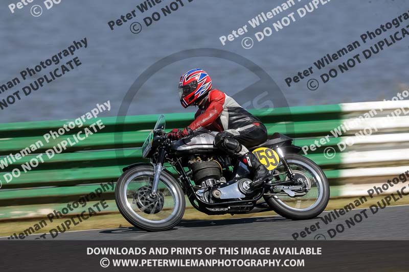 Vintage motorcycle club;eventdigitalimages;mallory park;mallory park trackday photographs;no limits trackdays;peter wileman photography;trackday digital images;trackday photos;vmcc festival 1000 bikes photographs
