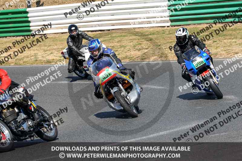 Vintage motorcycle club;eventdigitalimages;mallory park;mallory park trackday photographs;no limits trackdays;peter wileman photography;trackday digital images;trackday photos;vmcc festival 1000 bikes photographs