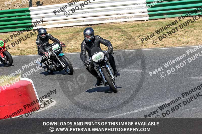 Vintage motorcycle club;eventdigitalimages;mallory park;mallory park trackday photographs;no limits trackdays;peter wileman photography;trackday digital images;trackday photos;vmcc festival 1000 bikes photographs