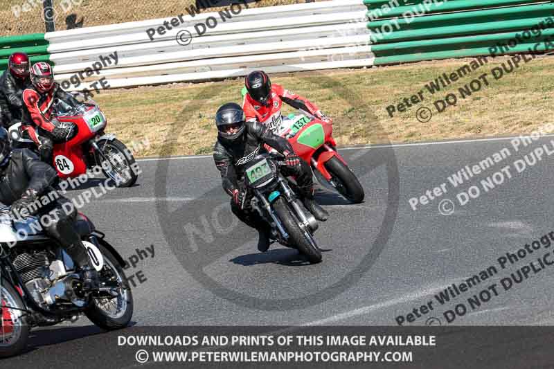 Vintage motorcycle club;eventdigitalimages;mallory park;mallory park trackday photographs;no limits trackdays;peter wileman photography;trackday digital images;trackday photos;vmcc festival 1000 bikes photographs