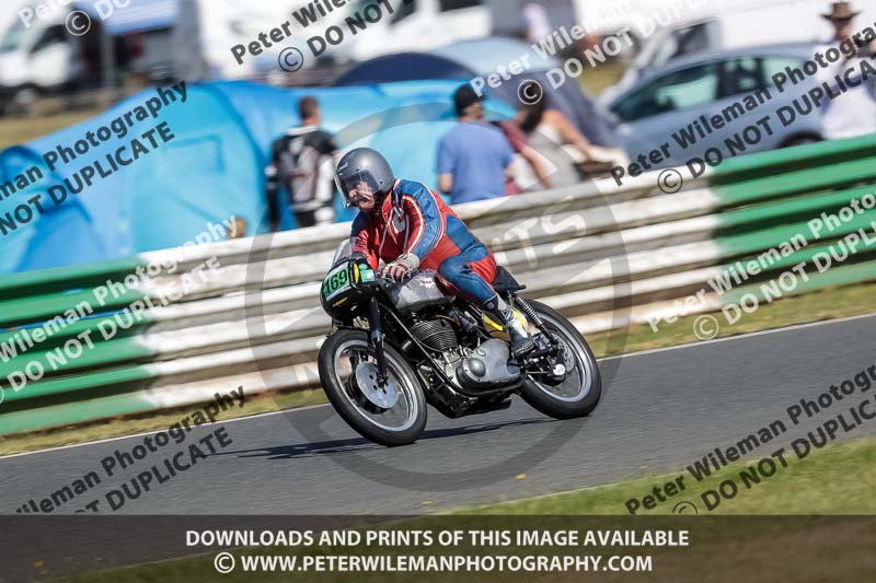 Vintage motorcycle club;eventdigitalimages;mallory park;mallory park trackday photographs;no limits trackdays;peter wileman photography;trackday digital images;trackday photos;vmcc festival 1000 bikes photographs