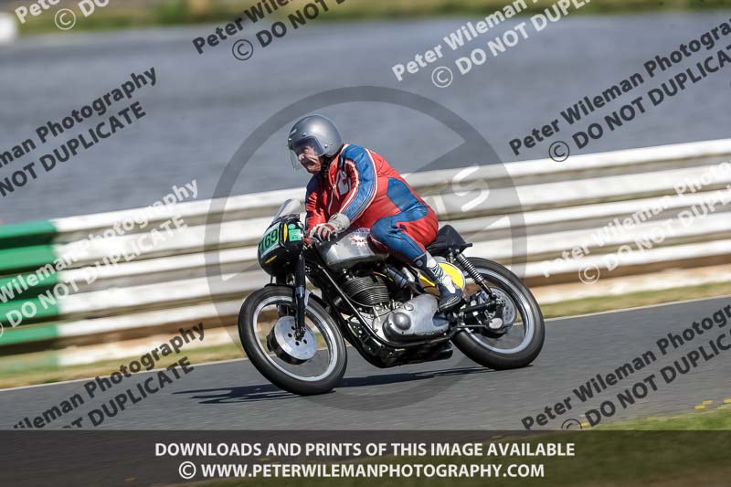 Vintage motorcycle club;eventdigitalimages;mallory park;mallory park trackday photographs;no limits trackdays;peter wileman photography;trackday digital images;trackday photos;vmcc festival 1000 bikes photographs
