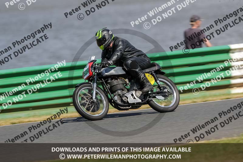 Vintage motorcycle club;eventdigitalimages;mallory park;mallory park trackday photographs;no limits trackdays;peter wileman photography;trackday digital images;trackday photos;vmcc festival 1000 bikes photographs