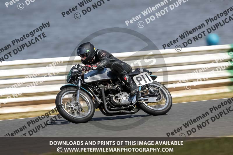 Vintage motorcycle club;eventdigitalimages;mallory park;mallory park trackday photographs;no limits trackdays;peter wileman photography;trackday digital images;trackday photos;vmcc festival 1000 bikes photographs