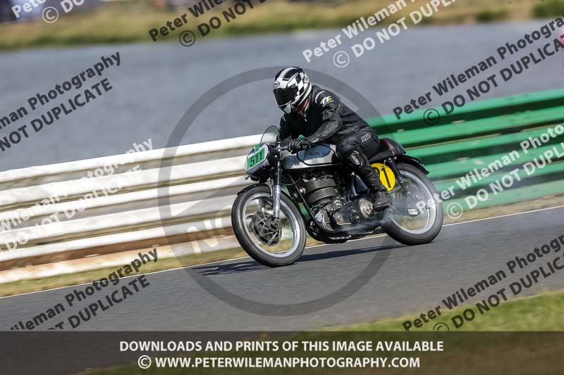 Vintage motorcycle club;eventdigitalimages;mallory park;mallory park trackday photographs;no limits trackdays;peter wileman photography;trackday digital images;trackday photos;vmcc festival 1000 bikes photographs