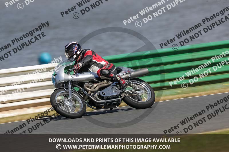 Vintage motorcycle club;eventdigitalimages;mallory park;mallory park trackday photographs;no limits trackdays;peter wileman photography;trackday digital images;trackday photos;vmcc festival 1000 bikes photographs