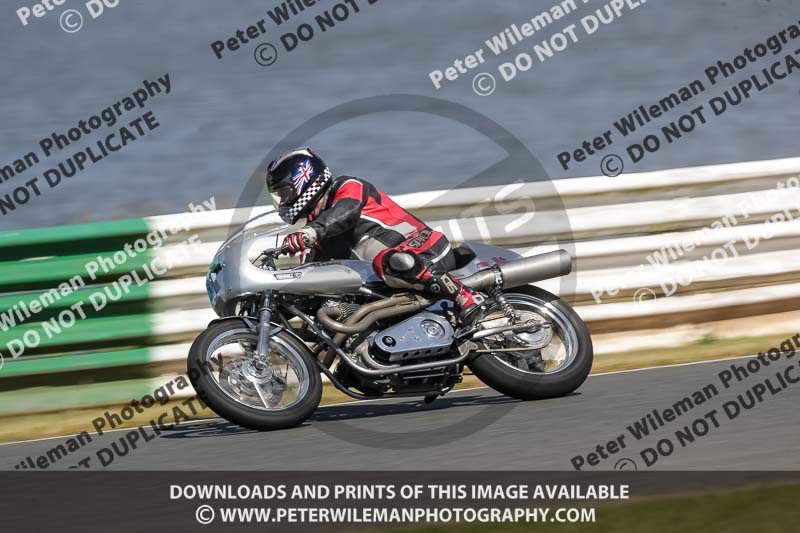 Vintage motorcycle club;eventdigitalimages;mallory park;mallory park trackday photographs;no limits trackdays;peter wileman photography;trackday digital images;trackday photos;vmcc festival 1000 bikes photographs