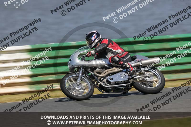 Vintage motorcycle club;eventdigitalimages;mallory park;mallory park trackday photographs;no limits trackdays;peter wileman photography;trackday digital images;trackday photos;vmcc festival 1000 bikes photographs