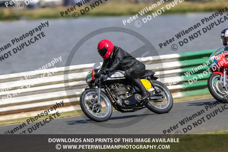 Vintage motorcycle club;eventdigitalimages;mallory park;mallory park trackday photographs;no limits trackdays;peter wileman photography;trackday digital images;trackday photos;vmcc festival 1000 bikes photographs