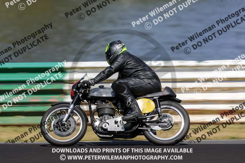 Vintage motorcycle club;eventdigitalimages;mallory park;mallory park trackday photographs;no limits trackdays;peter wileman photography;trackday digital images;trackday photos;vmcc festival 1000 bikes photographs