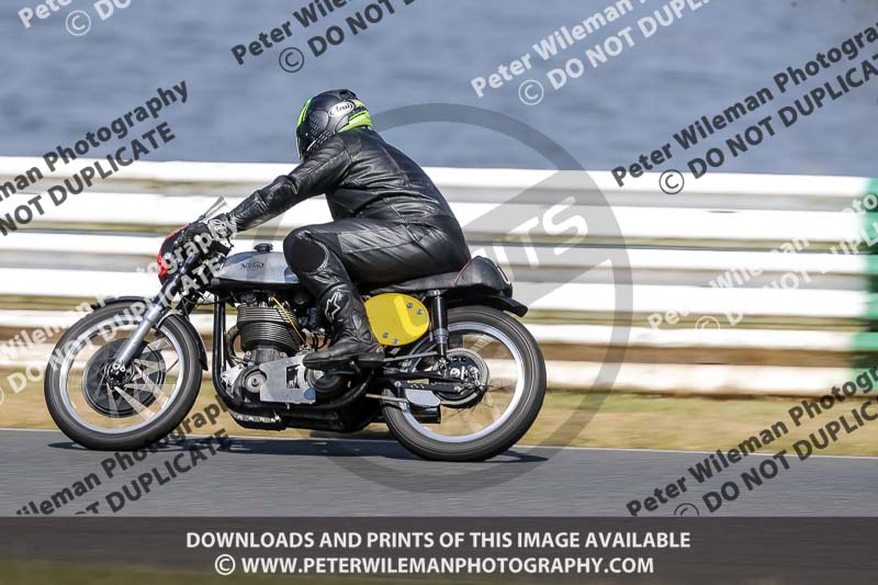 Vintage motorcycle club;eventdigitalimages;mallory park;mallory park trackday photographs;no limits trackdays;peter wileman photography;trackday digital images;trackday photos;vmcc festival 1000 bikes photographs
