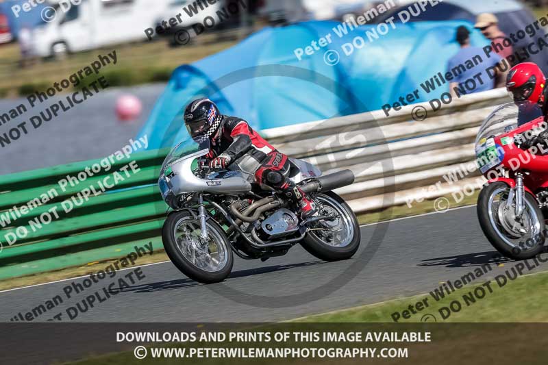 Vintage motorcycle club;eventdigitalimages;mallory park;mallory park trackday photographs;no limits trackdays;peter wileman photography;trackday digital images;trackday photos;vmcc festival 1000 bikes photographs