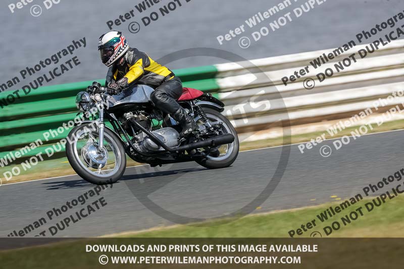 Vintage motorcycle club;eventdigitalimages;mallory park;mallory park trackday photographs;no limits trackdays;peter wileman photography;trackday digital images;trackday photos;vmcc festival 1000 bikes photographs