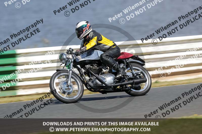Vintage motorcycle club;eventdigitalimages;mallory park;mallory park trackday photographs;no limits trackdays;peter wileman photography;trackday digital images;trackday photos;vmcc festival 1000 bikes photographs