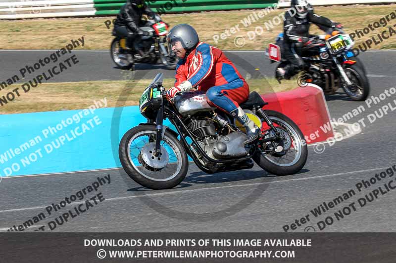 Vintage motorcycle club;eventdigitalimages;mallory park;mallory park trackday photographs;no limits trackdays;peter wileman photography;trackday digital images;trackday photos;vmcc festival 1000 bikes photographs