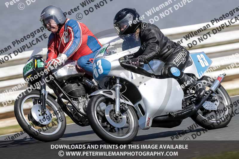 Vintage motorcycle club;eventdigitalimages;mallory park;mallory park trackday photographs;no limits trackdays;peter wileman photography;trackday digital images;trackday photos;vmcc festival 1000 bikes photographs