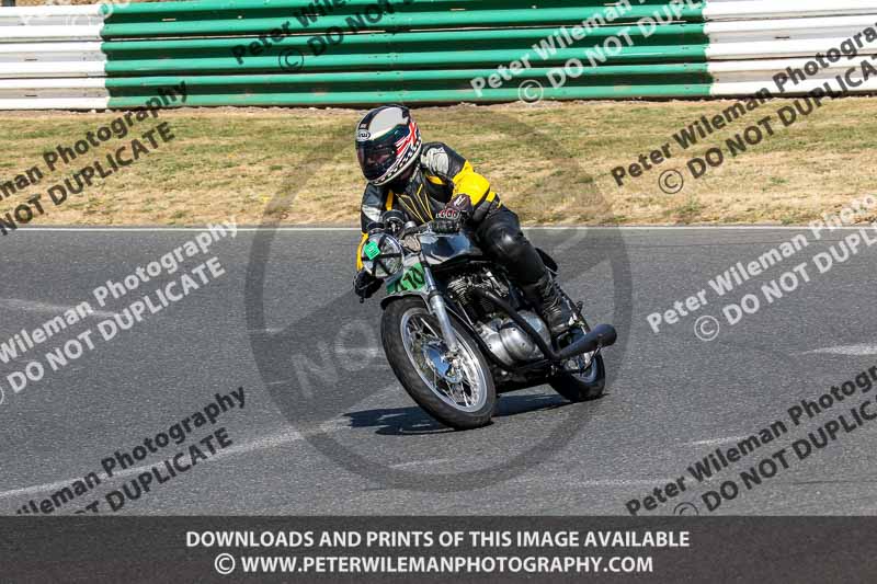 Vintage motorcycle club;eventdigitalimages;mallory park;mallory park trackday photographs;no limits trackdays;peter wileman photography;trackday digital images;trackday photos;vmcc festival 1000 bikes photographs