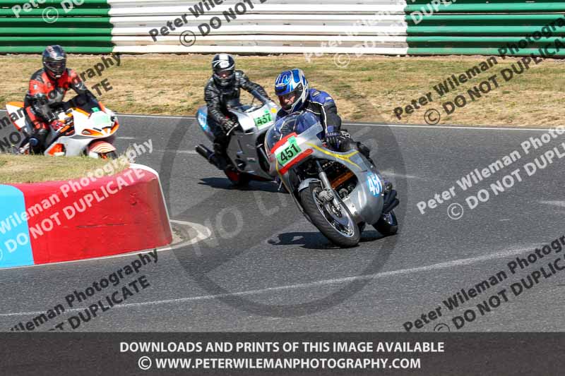Vintage motorcycle club;eventdigitalimages;mallory park;mallory park trackday photographs;no limits trackdays;peter wileman photography;trackday digital images;trackday photos;vmcc festival 1000 bikes photographs