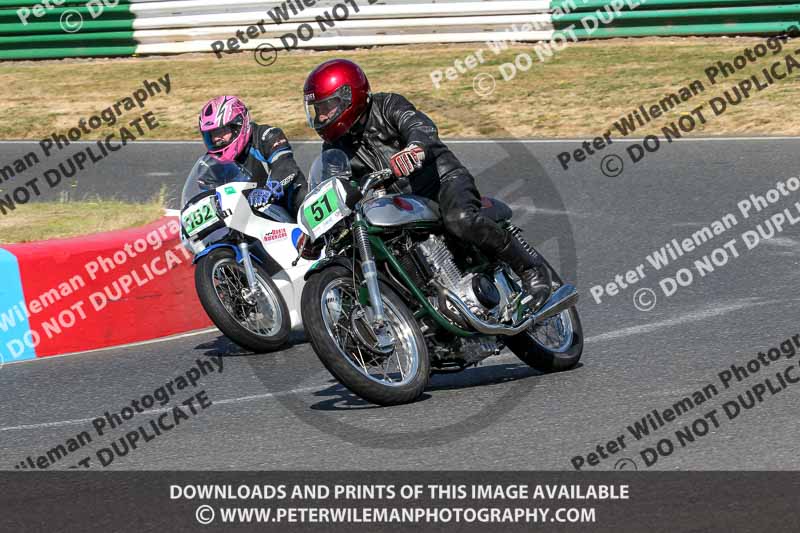 Vintage motorcycle club;eventdigitalimages;mallory park;mallory park trackday photographs;no limits trackdays;peter wileman photography;trackday digital images;trackday photos;vmcc festival 1000 bikes photographs