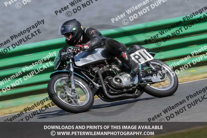 Vintage motorcycle club;eventdigitalimages;mallory park;mallory park trackday photographs;no limits trackdays;peter wileman photography;trackday digital images;trackday photos;vmcc festival 1000 bikes photographs