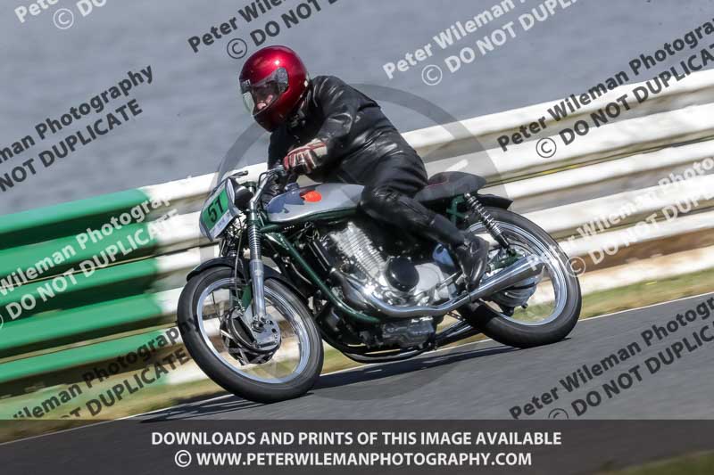 Vintage motorcycle club;eventdigitalimages;mallory park;mallory park trackday photographs;no limits trackdays;peter wileman photography;trackday digital images;trackday photos;vmcc festival 1000 bikes photographs