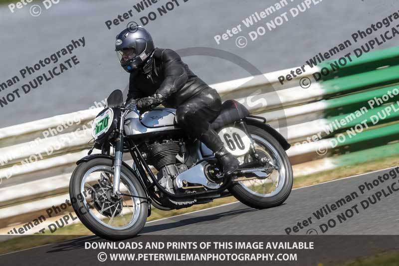 Vintage motorcycle club;eventdigitalimages;mallory park;mallory park trackday photographs;no limits trackdays;peter wileman photography;trackday digital images;trackday photos;vmcc festival 1000 bikes photographs