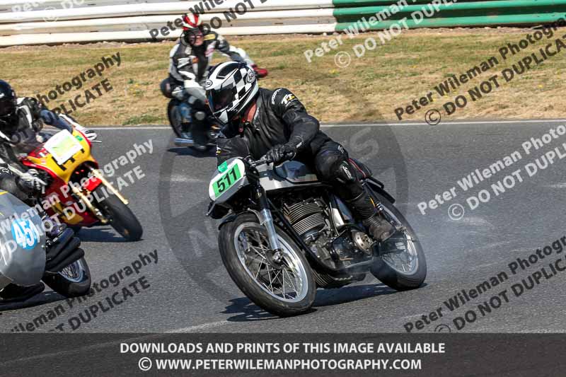 Vintage motorcycle club;eventdigitalimages;mallory park;mallory park trackday photographs;no limits trackdays;peter wileman photography;trackday digital images;trackday photos;vmcc festival 1000 bikes photographs