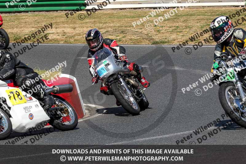 Vintage motorcycle club;eventdigitalimages;mallory park;mallory park trackday photographs;no limits trackdays;peter wileman photography;trackday digital images;trackday photos;vmcc festival 1000 bikes photographs